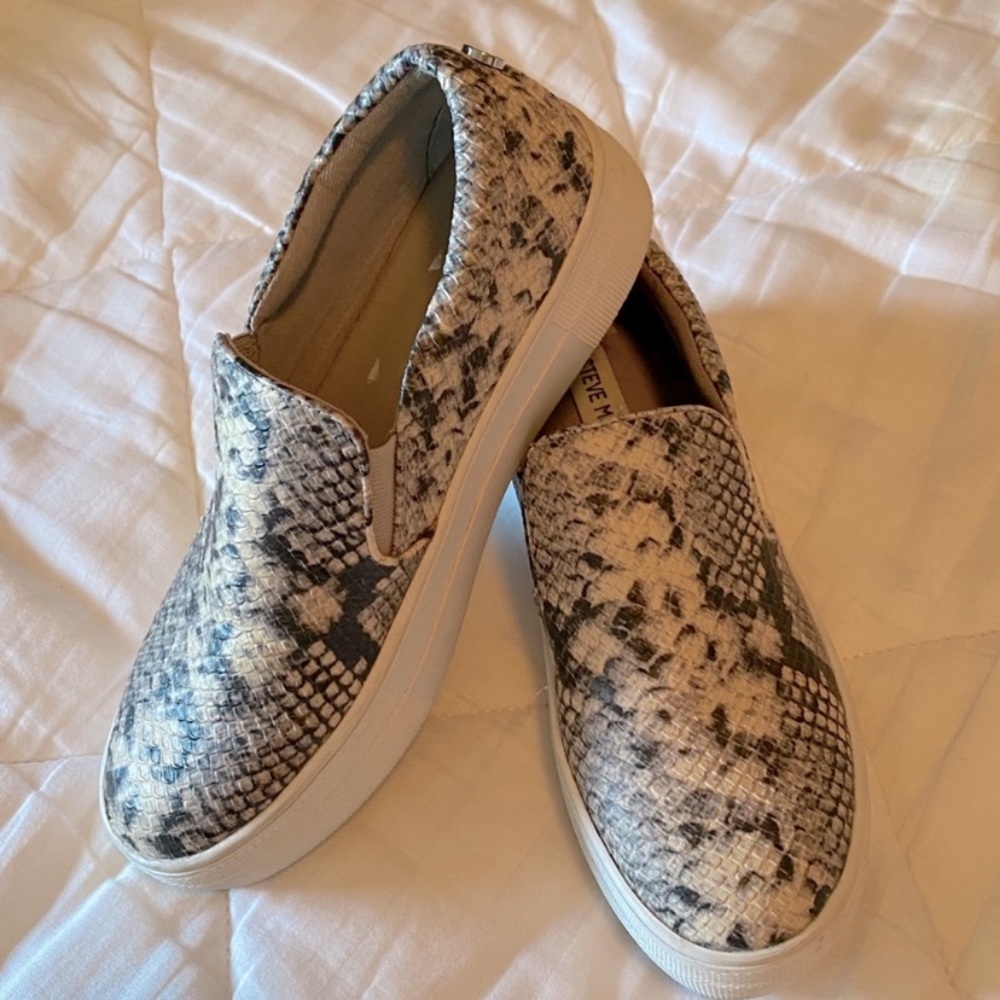 Steve Madden Snake Print Slip On Shoe Gill Sz 6.5 Casual Comfort Street Wear
